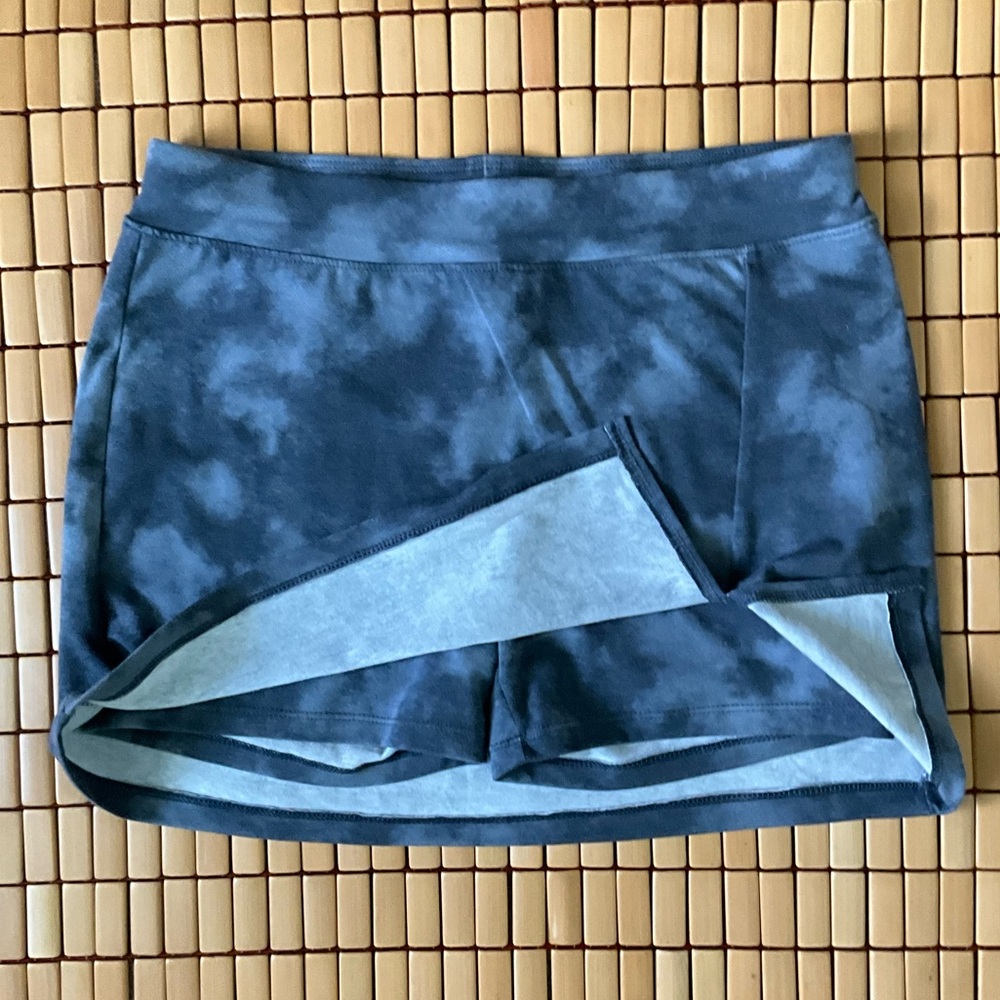 blue tie dye miniskirt with shorts underneath 🛋️